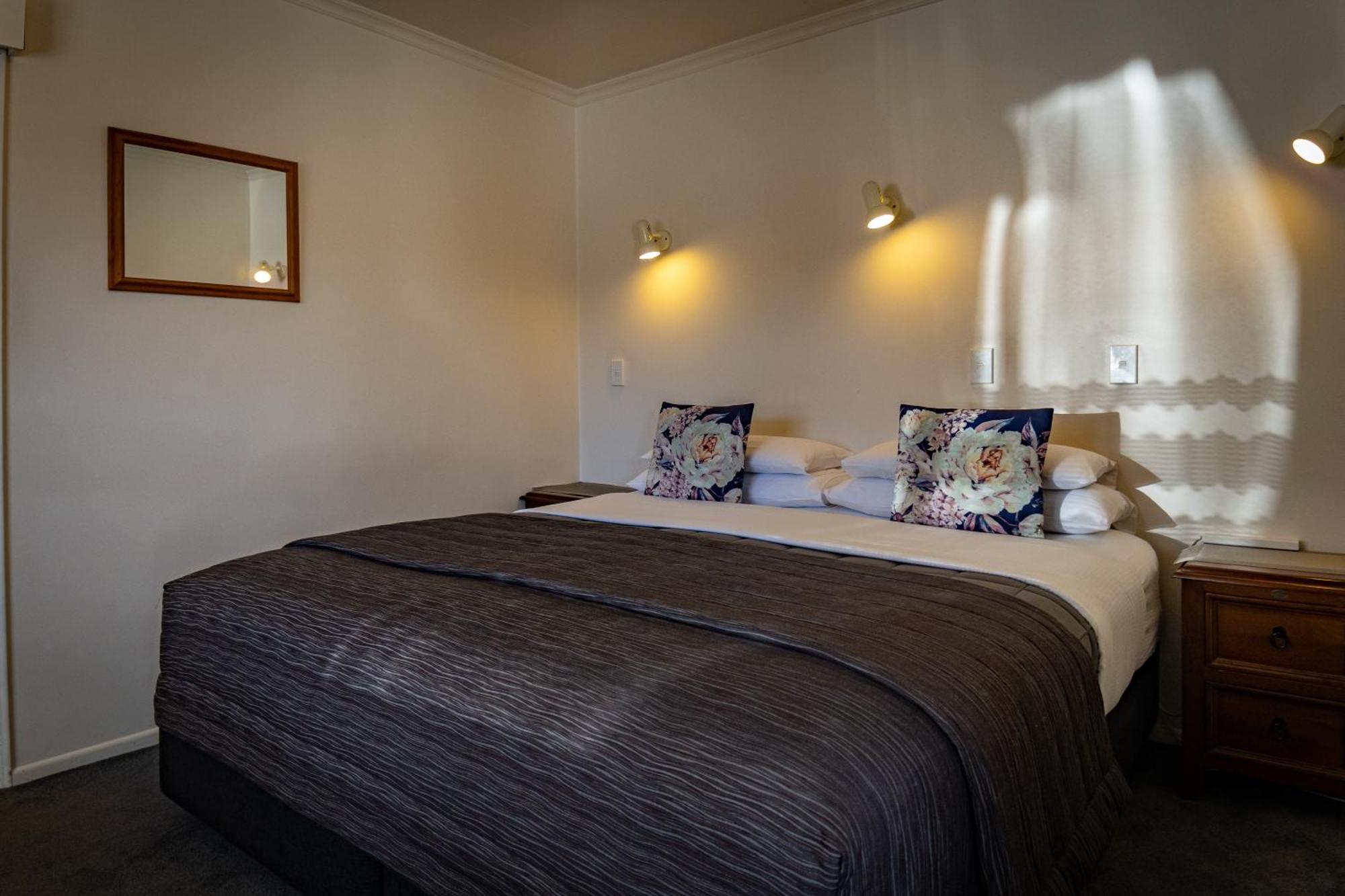 Amber Court Motel Te Anau Exterior foto