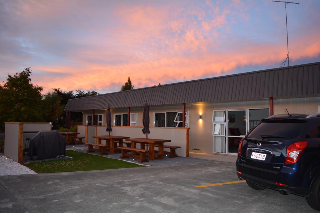 Amber Court Motel Te Anau Exterior foto